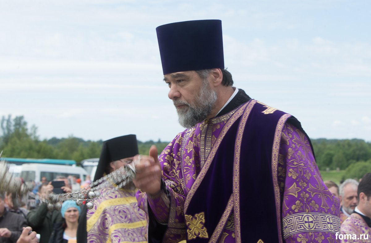 В Годеново освящен памятник семье Николая II